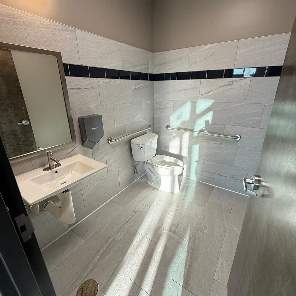 Post-construction final clean of a commercial space – photo 14