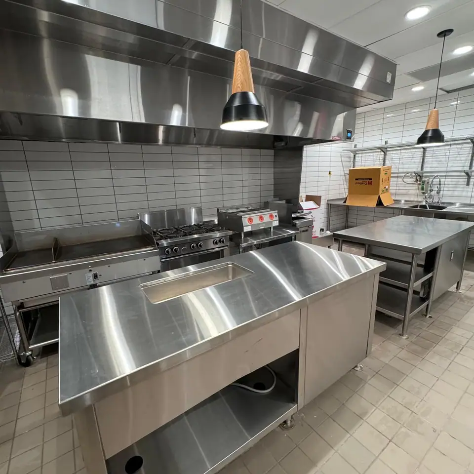 Post-construction final clean of a commercial space – photo 17