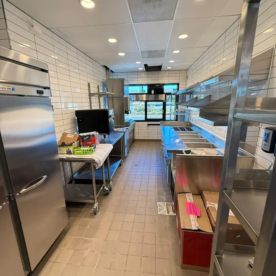 Post-construction final clean of a commercial space – photo 21