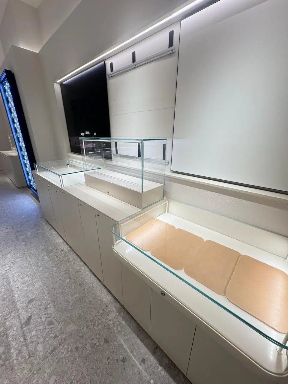 Post-construction final clean of a commercial space – photo 28