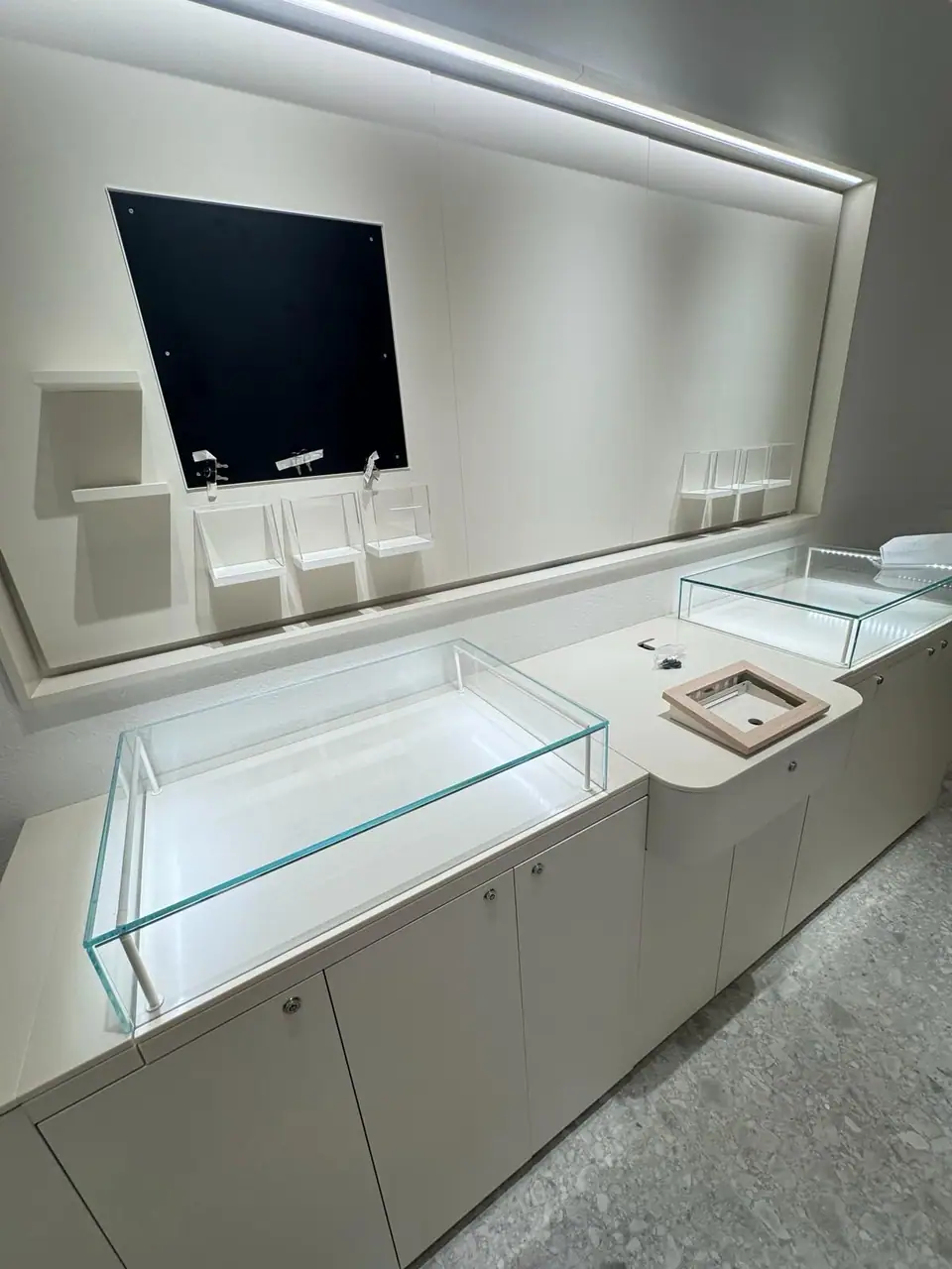 Post-construction final clean of a commercial space – photo 29
