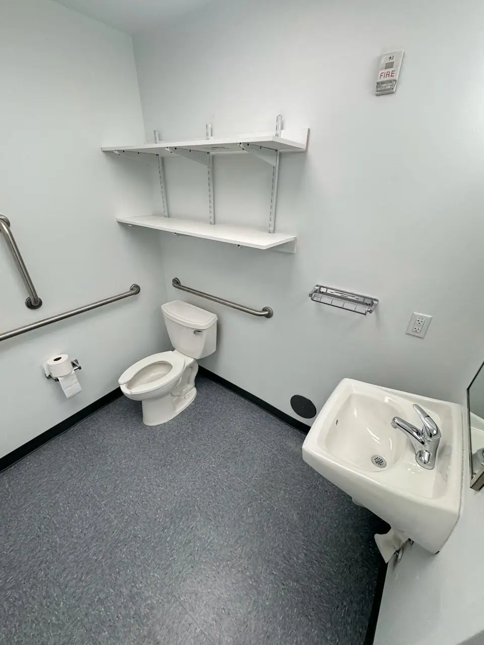 Post-construction final clean of a commercial space – photo 30