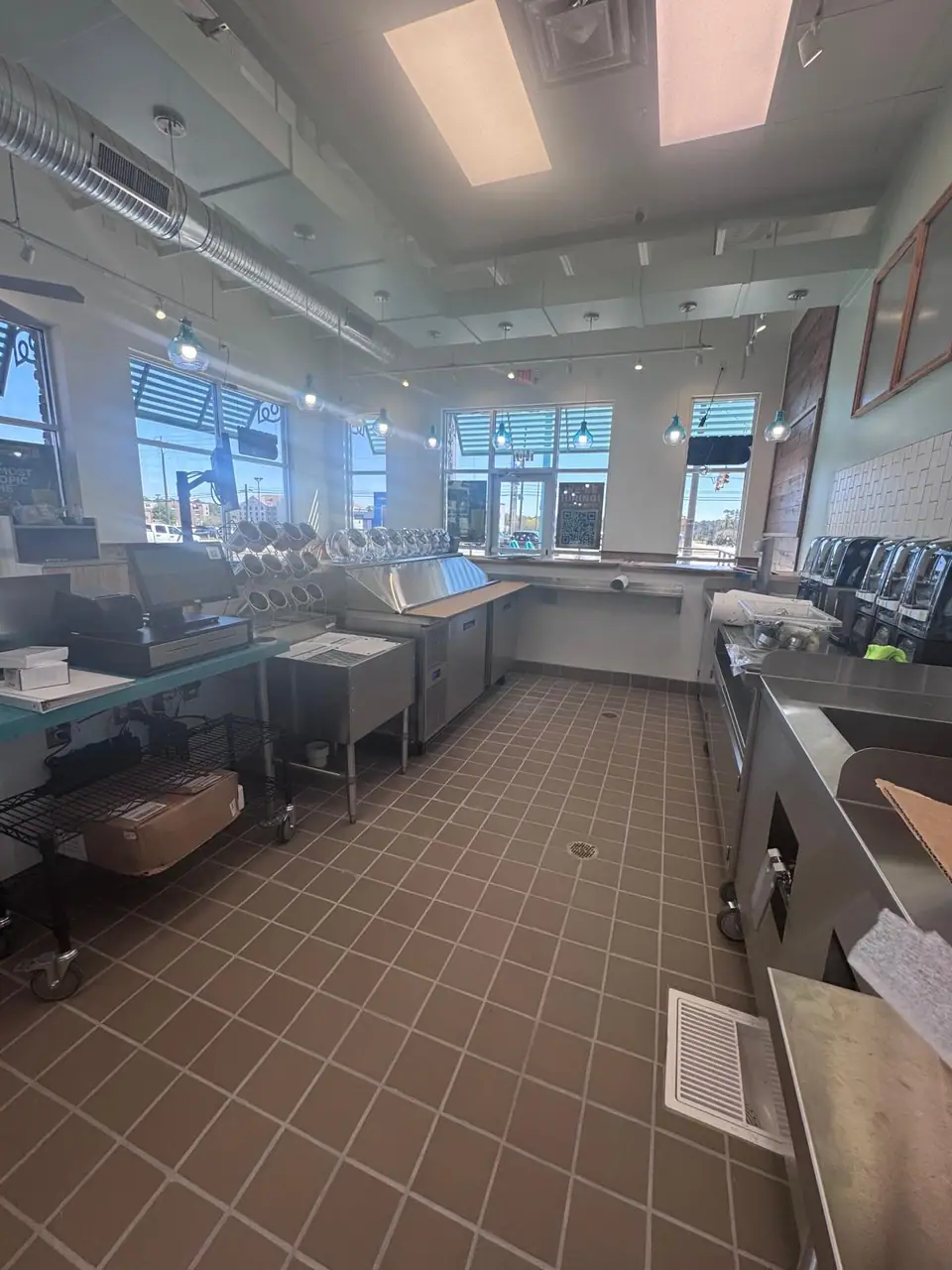 Post-construction final clean of a commercial space – photo 36