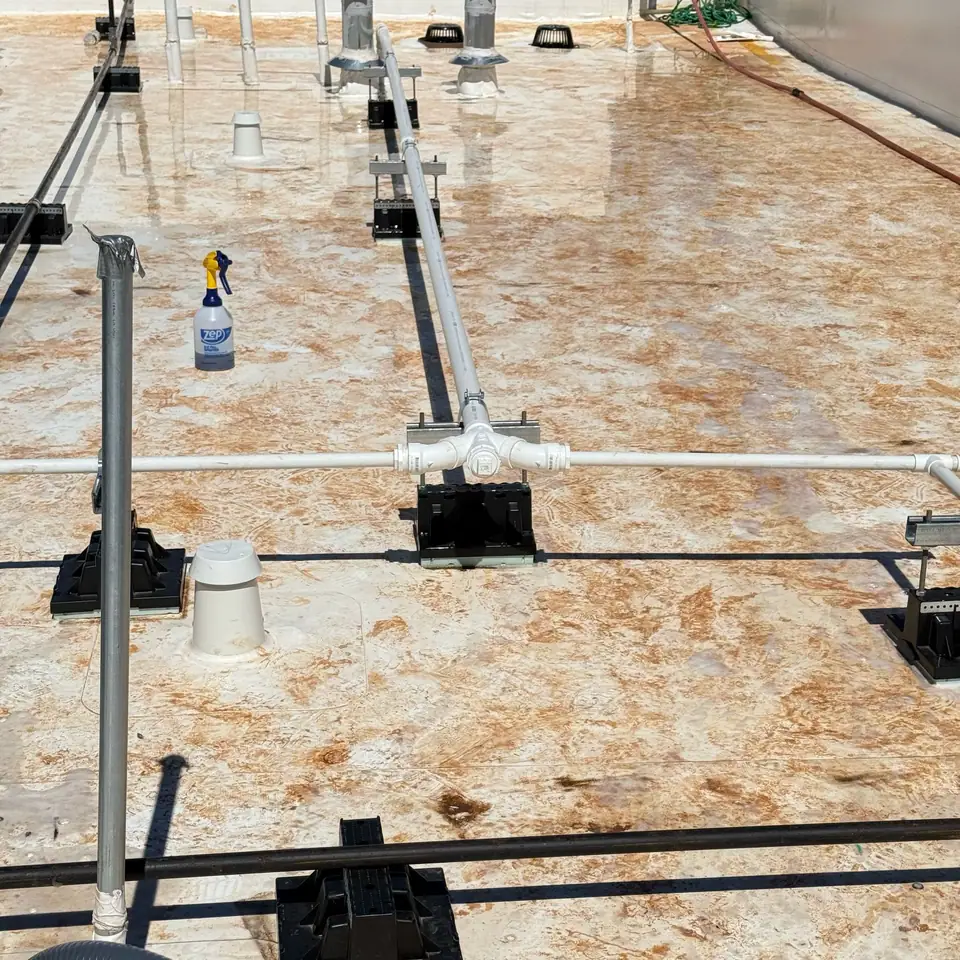 Post-construction final clean of a commercial space – photo 37