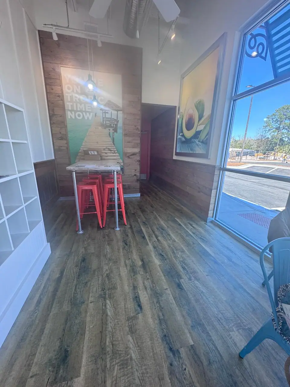 Post-construction final clean of a commercial space – photo 38