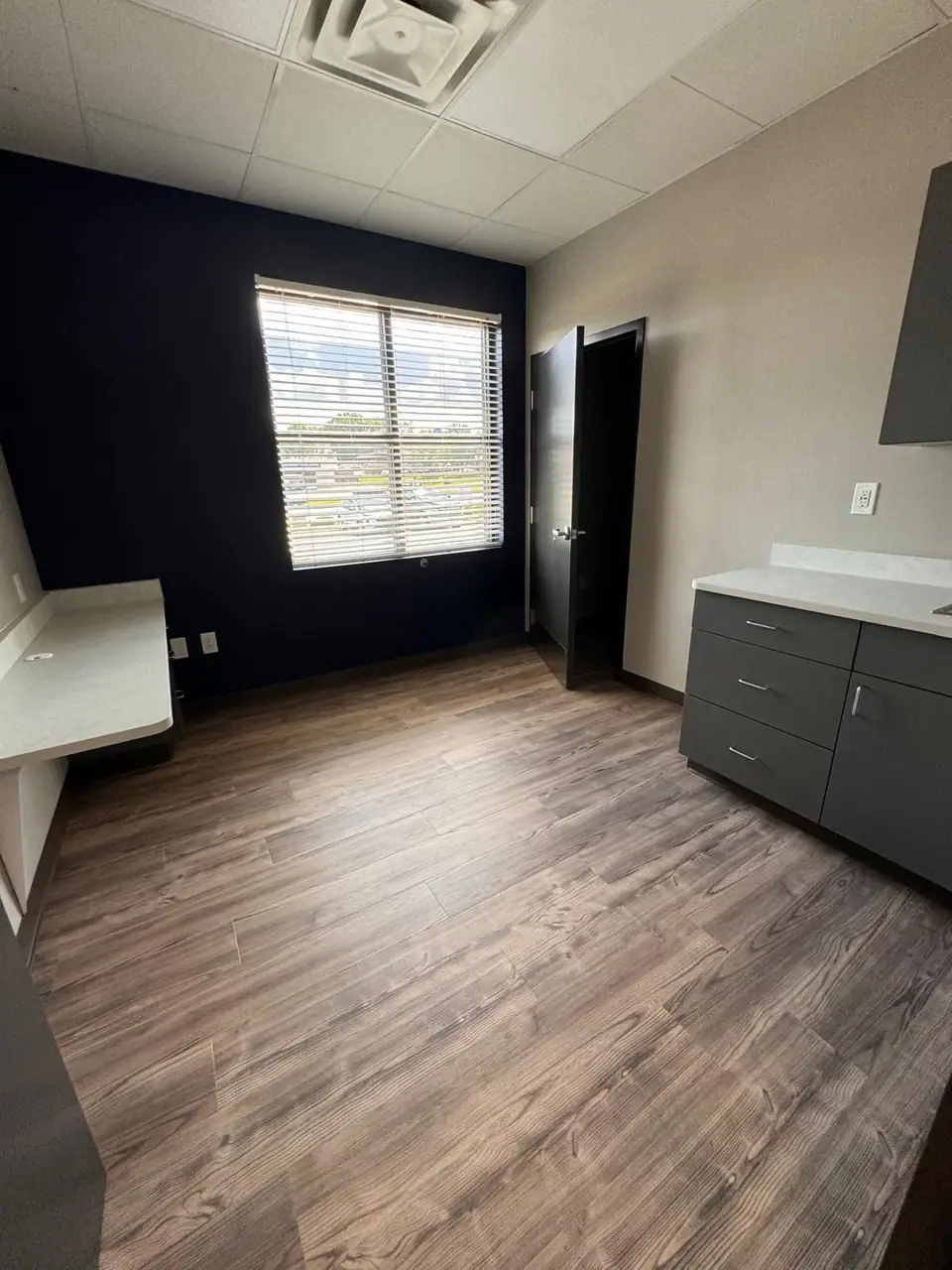 Post-construction final clean of a commercial space – photo 4