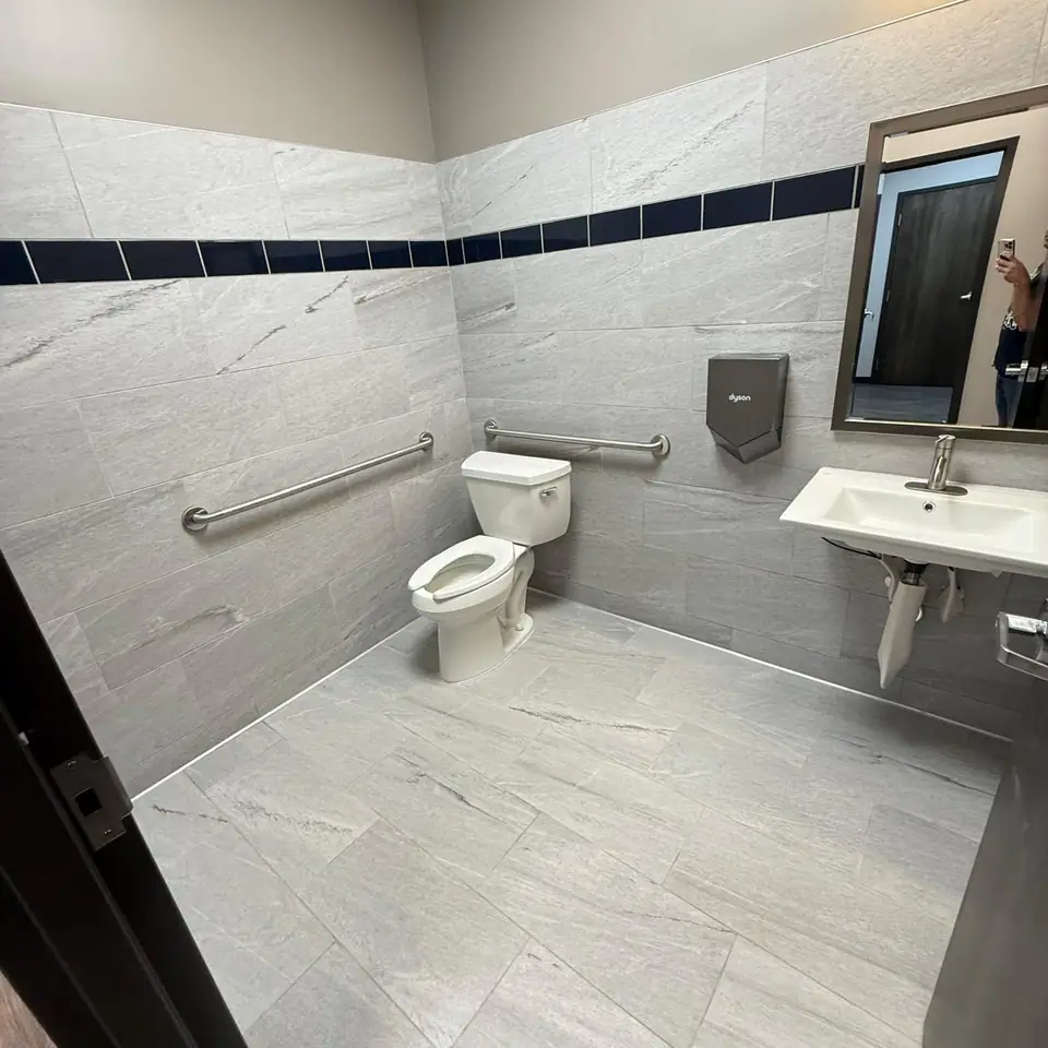 Post-construction final clean of a commercial space – photo 8